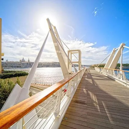 Vakantiehuis Charles Home, Cozy, Prime Spot, Near Seafront *