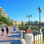 Charles Home, Cozy, Prime Spot, Near Seafront Nyaraló *