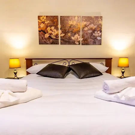 Charles Home, Cozy, Prime Spot, Near Seafront *