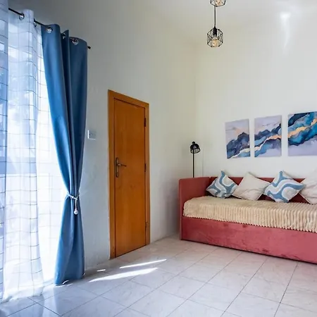 Charles Home, Cozy, Prime Spot, Near Seafront 슬리에마