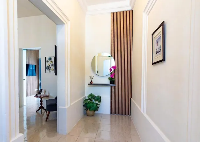 Charles Home, Cozy, Prime Spot, Near Seafront * Sliema