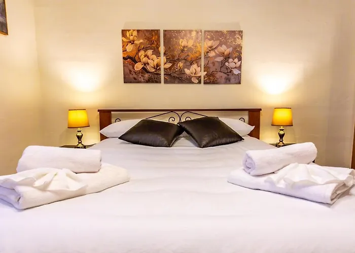 Charles Home, Cozy, Prime Spot, Near Seafront *