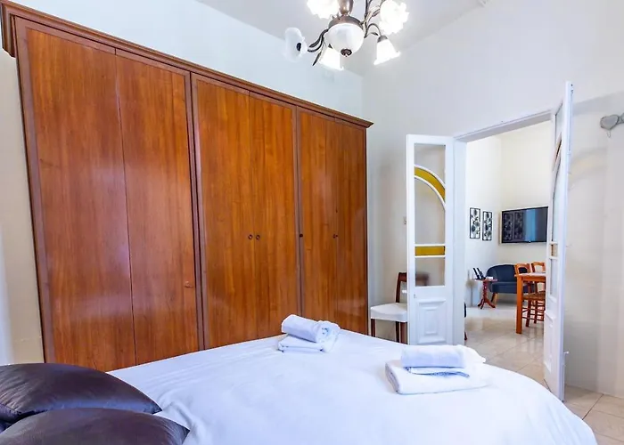 Charles Home, Cozy, Prime Spot, Near Seafront Сasa de vacaciones