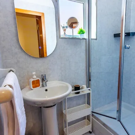 Semesterbostad Charles Home, Cozy, Prime Spot, Near Seafront Sliema